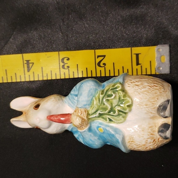 Enesco vintage 1996 Peter Rabbit salt and pepper shakers - Picture 5 of 7